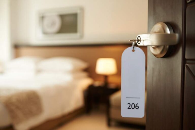 How To Manage Noisy Hotel Rooms: A Professional Strategy